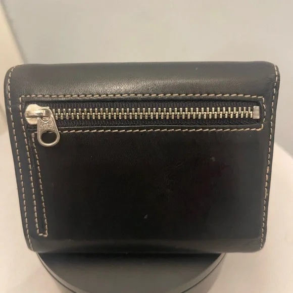 Beautiful men’s Dooney and Bourke trifold wallet - Picture 3 of 6